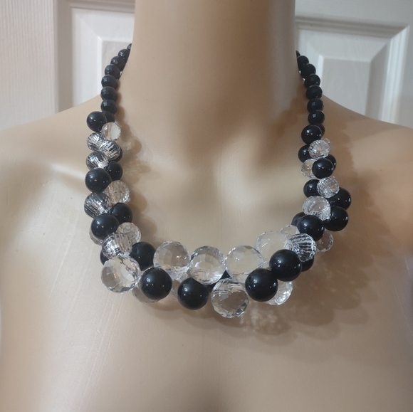 Women's black and clear beaded necklace - Picture 1 of 5